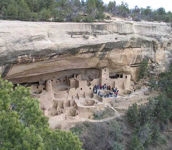 Large cliff dwelling in cliff alcove
